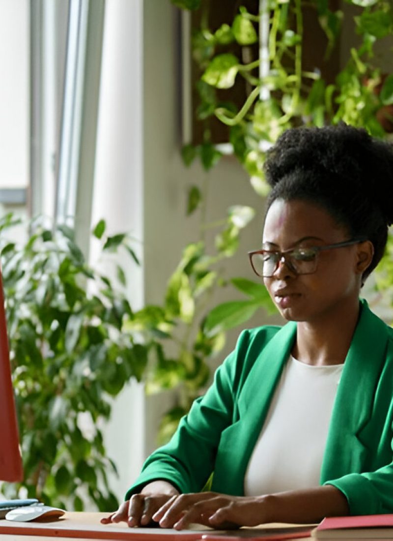 successful-african-american-woman-working-editor